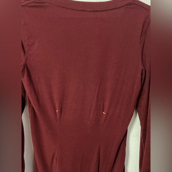 Kit and Ace V-Neck Longsleeve - Picture 2 of 3